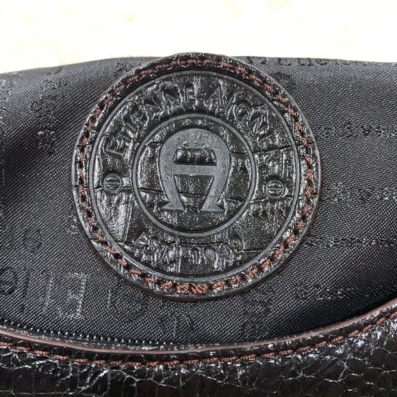 VINTAGE ETIENNE AIGNER EMBOSSED GENUINE LEATHER HOBO STYLE BAG - Picture 10 of 13